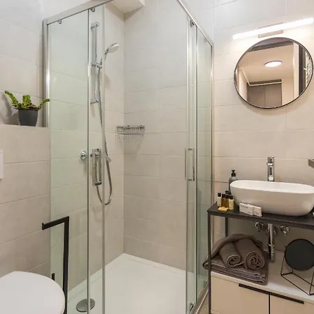 Апартаменты Cozy And Elegant *