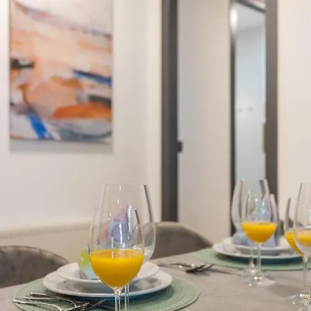 Апартаменты Cozy And Elegant